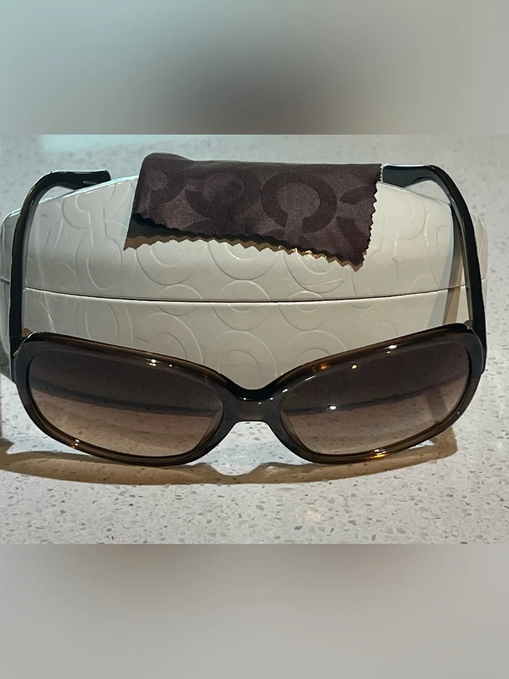 Coach Signature C Oversized Brown Women’s Sunglasses with Case and Cloth / L908